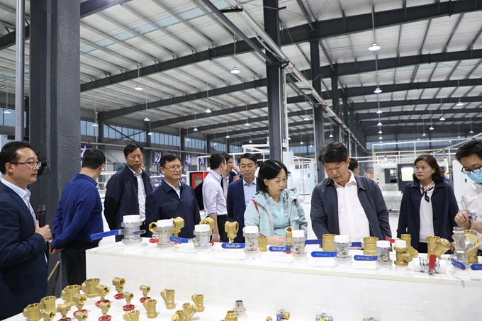 共享機(jī)遇 共謀發(fā)展——全市三季度招商引資項(xiàng)目現(xiàn)場(chǎng)會(huì)與會(huì)代表蒞臨竹縣考察交流